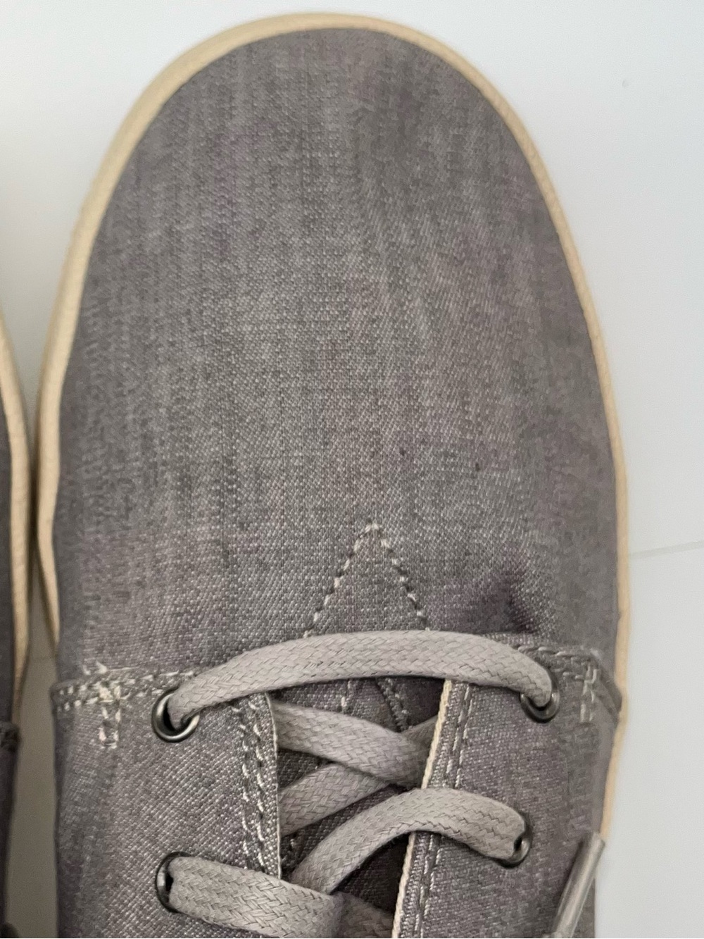 Toms Men's Textured Gray Canvas Lace-Up Sneakers - Picture 4 of 7